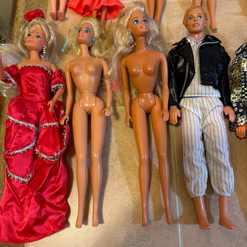 Vintage 60s 70s 80s & 90s Barbie Doll Lot And Some Clothes 21 Dolls - Picture 15 of 16